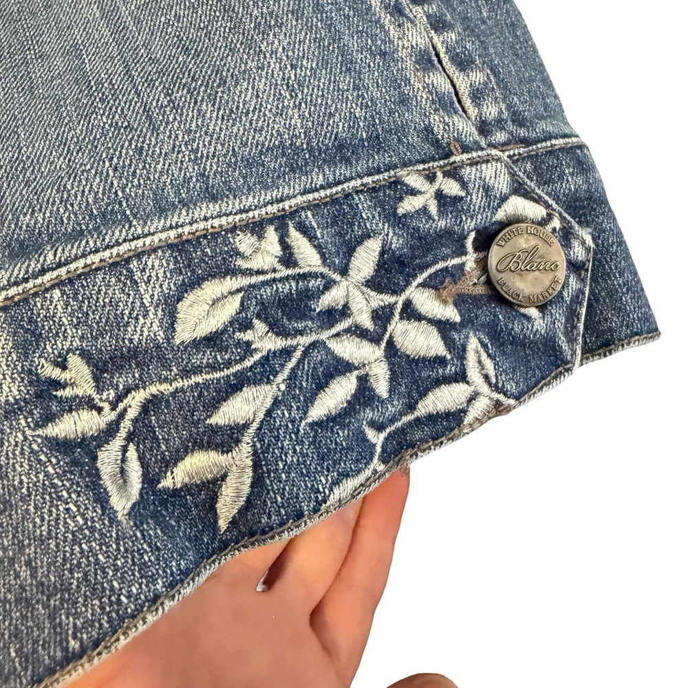 Y2K Blanc White House Black Market blue embroidered capri jeans Size 4 - Picture 5 of 7